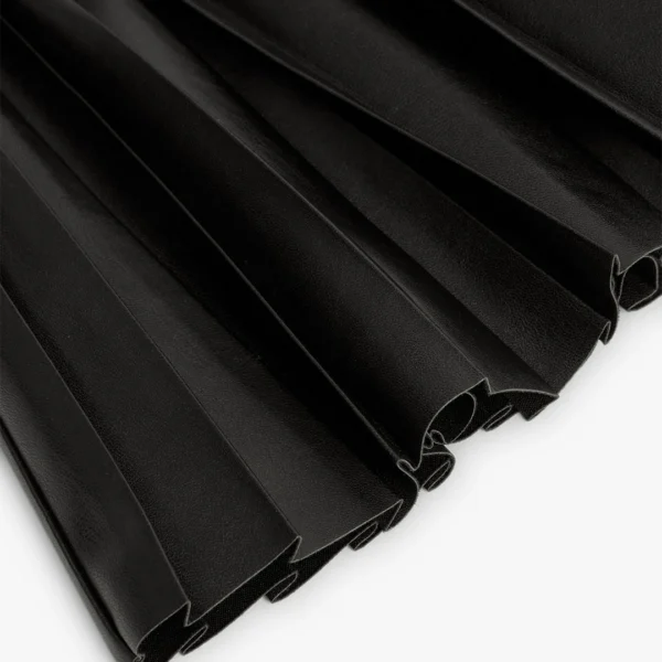 Falda polipiel plisada de niña.