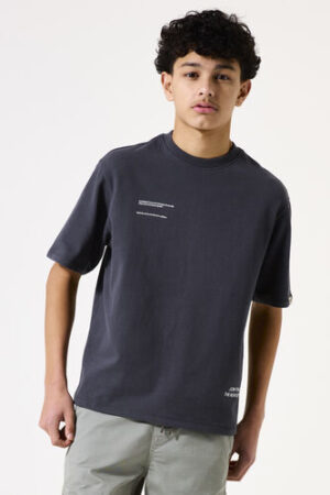 camiseta con estampado negro