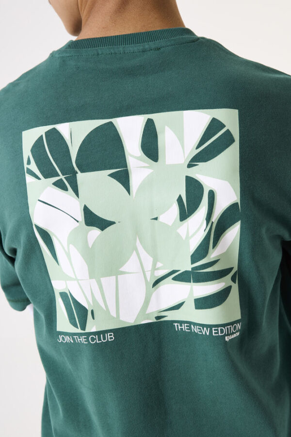 camiseta con estampado verde