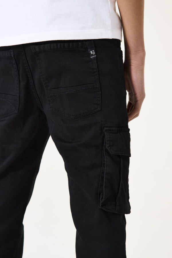 Pantalón cargo negro