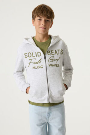 p263662-625-onmodel-front-500-6835a952 Sudadera con texto impreso