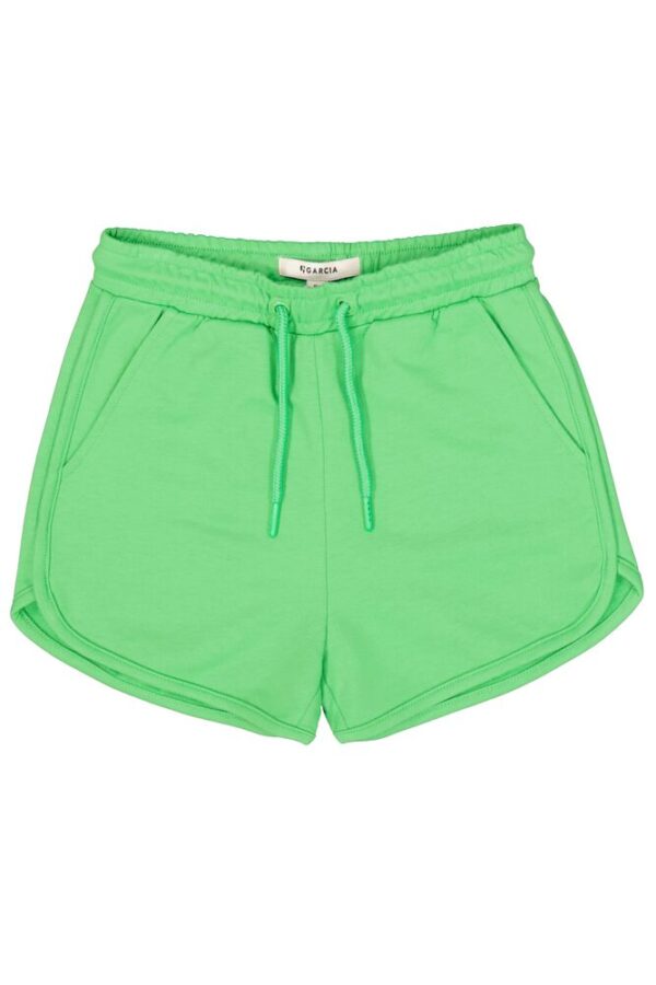 Pantalones cortos verdes de chándal.