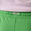 Pantalones cortos verdes de chándal.